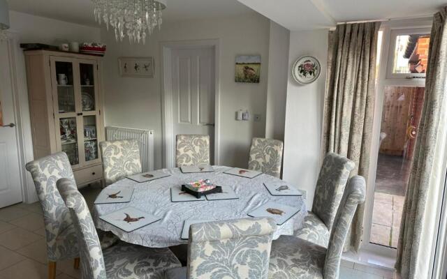 Stunning 4BD Family Getaway Westbury Wiltshire