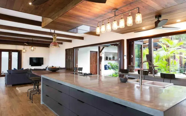 Spice At Oak Absolute Oceanfront House