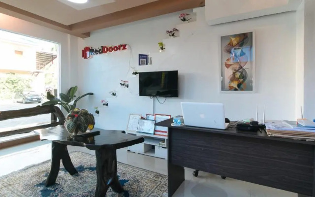 RedDoorz Plus near Municipality of Luisiana Laguna