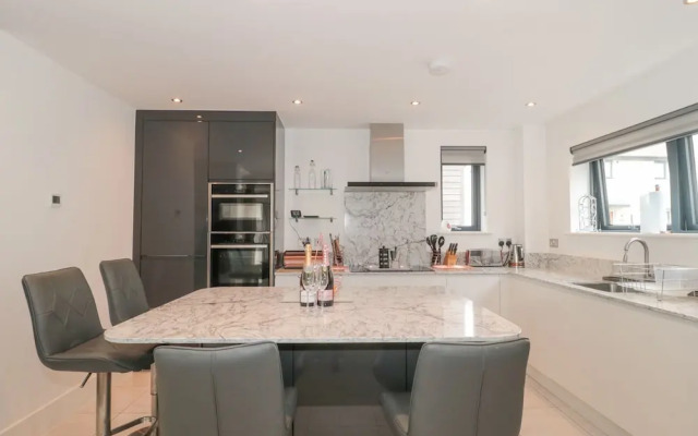 Agua de Plata, 16 Wakeling Island, Silverlake