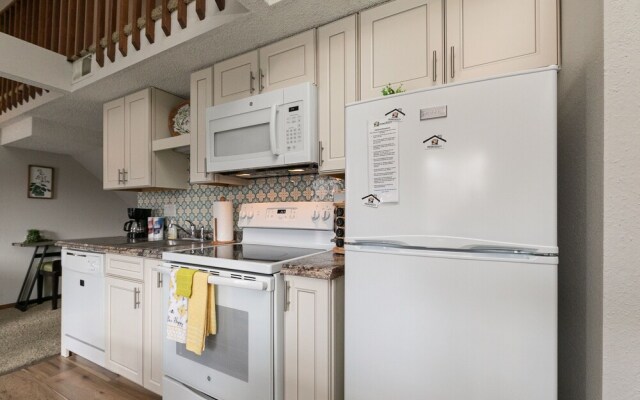 Green Meadow Getaway 2 Bedroom Condo