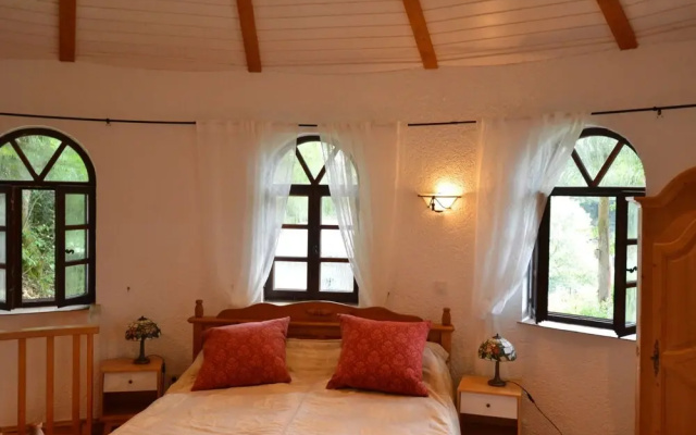 Strotzbusch Forest Hideaway