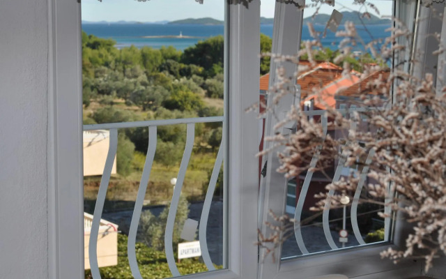 Olive Garden - Swimming Pool - A3