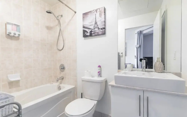 Sky View Suites - Maple Leaf Square