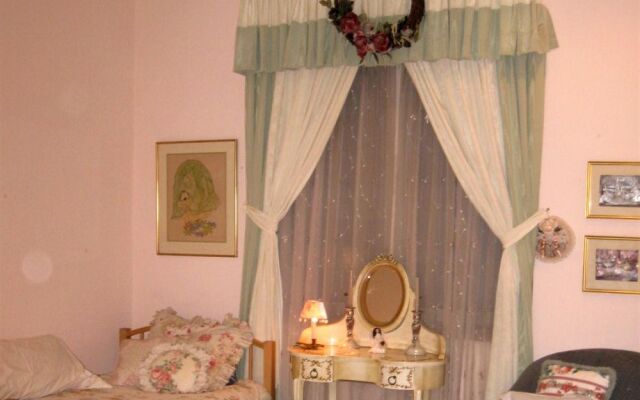 Auberge de Seattle, French Country Inn