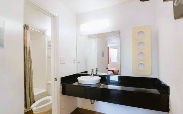 Motel 6 Mobile North