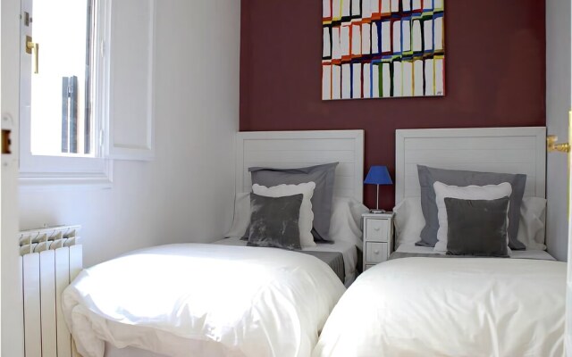 Puerta del Sol Stylish Aparments by Allô Housing