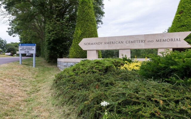 Alluring Holiday Home in Colleville-sur-mer With Terrace