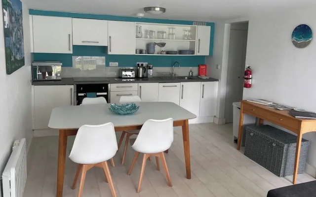 Sea View - 1min to Beach - Dog Friendly - 4 Guests
