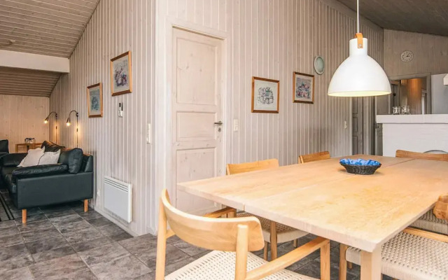 7 Person Holiday Home in Henne-by Traum