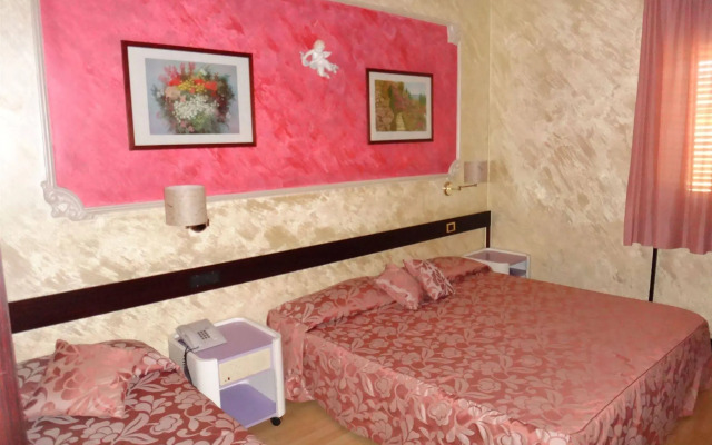 Benny Hotel