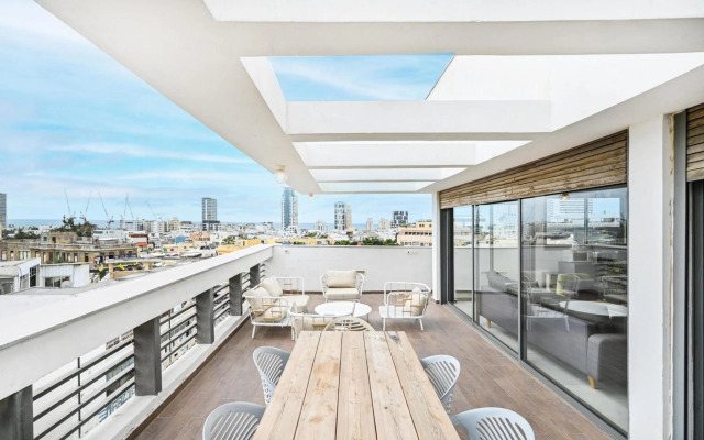 Beautiful 4BR Penthouse in Sheinkin street by HolyGuest