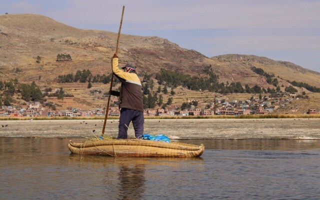 Titicaca Floating Lodge