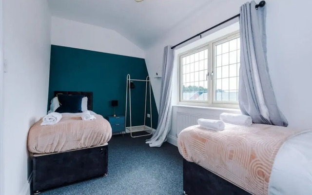 Lovely 4 Bed/ Monthly Discount/ Bottle