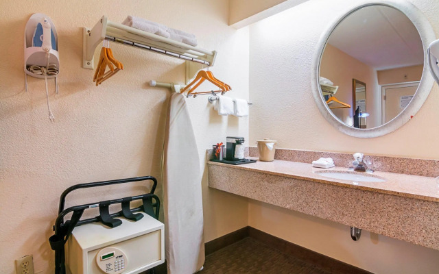 Midpointe Hotel by Rosen Hotels & Resorts