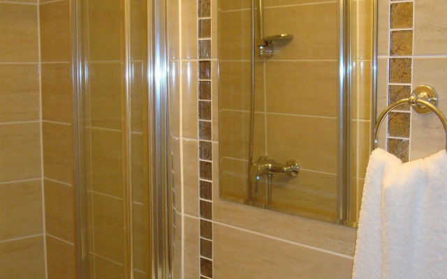 Pearl Hotel London