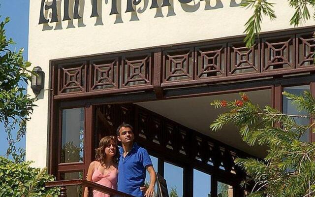 Club Antiphellos