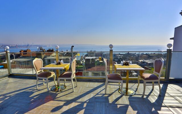 Nayla Palace Hotel