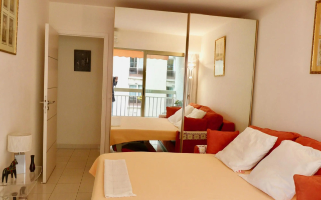 One bedroom apartment in the center of Cannes, next to the Carlton, a few meters from the Croisette - 367 - Apartment in Cannes - Photo 2