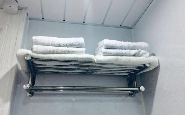 The Lion'S Den On Royal Street