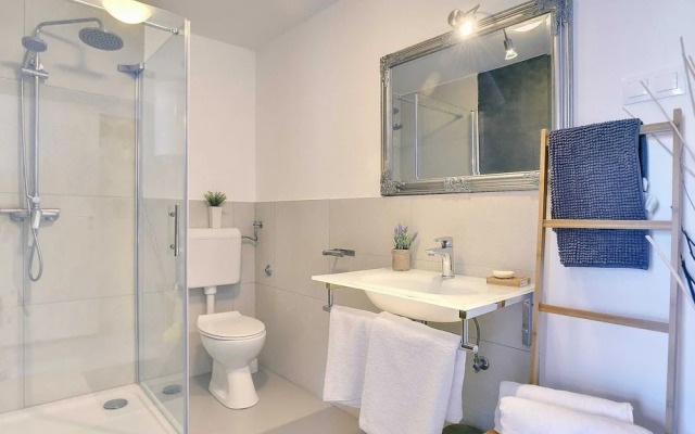 Holiday Home in Liznjan With Private Pool