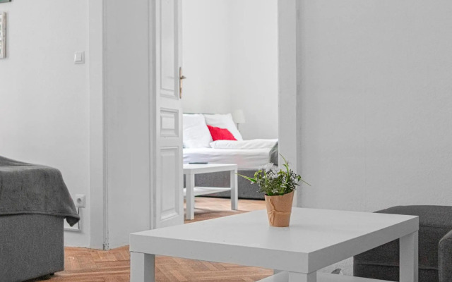 Joyful Apartments at Superb Location near AKH Hospital
