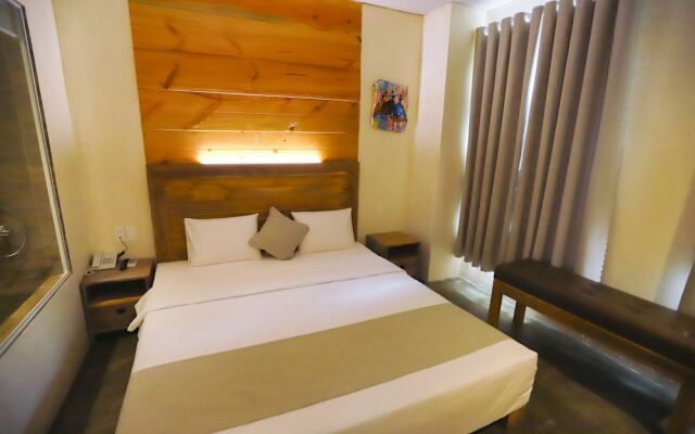 Rustic Hotel Quy Nhon Powered by ASTON