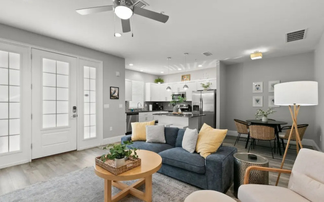 NEW Canopy Cabana Luxury Downtown Apt