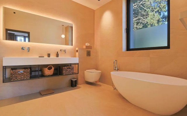 Villa Deva - 5 Bedrooms - Heated Pool