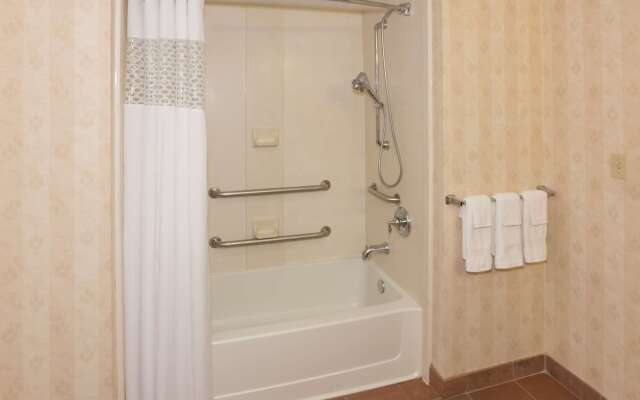 Hampton Inn & Suites Cleveland-Beachwood