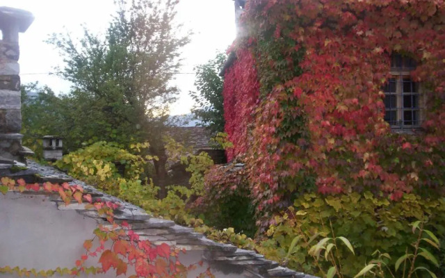 Saxonis Houses