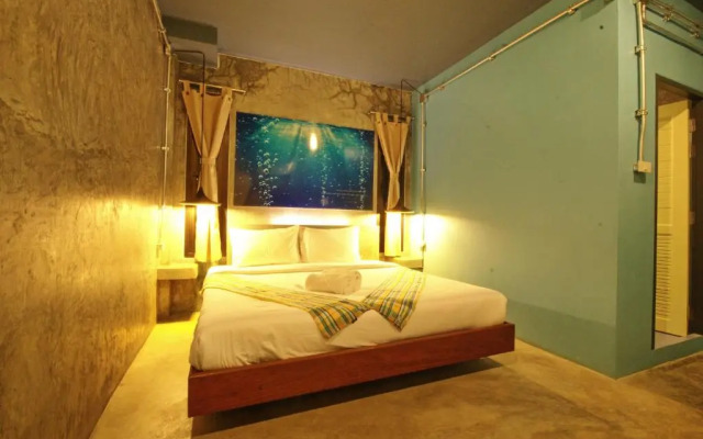Seabox Khaolak Hostel