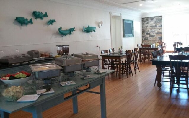 Holiday Country Manor