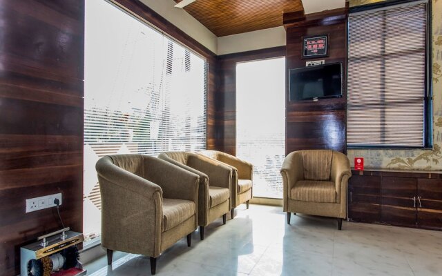 OYO 5253 Hotel Orange Lily