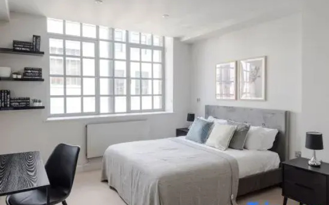 The Eyre Suite Three - Farringdon - by Frankie