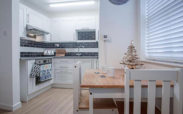 Castle Cove - 1 Bedroom Apartment - Tenby