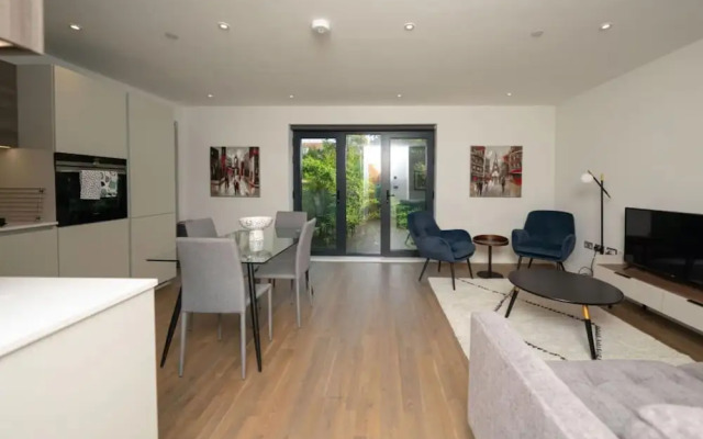 The Hampstead Crib - Bewitching 2bdr Flat With Balcony