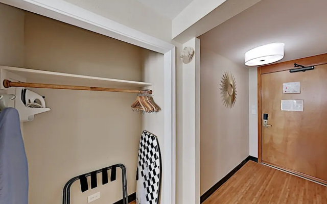 Bamboo 1002 Condo by Redawning