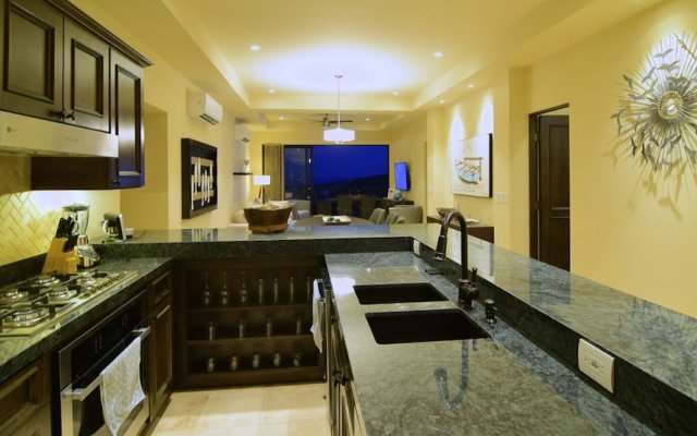 Beautiful Holiday Condo in a Prime Location in Cabo San Lucas 1025