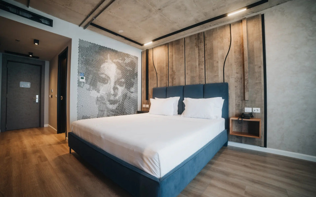 AMR Hotel