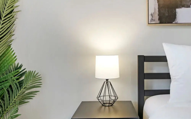 Lovely 1BR in Evanston -Elmwood 105