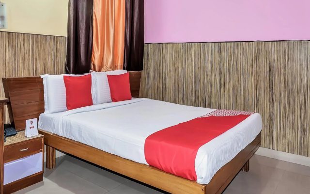OYO 10685 Hotel Centre Point