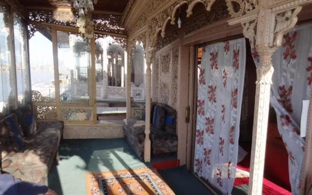 RIE Heritage Group of Houseboats – Outside – Srinagar