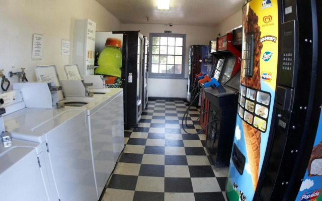 E-Z 8 Motel Old Town