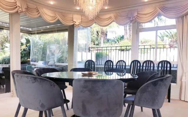 Boutique House with Endless Views