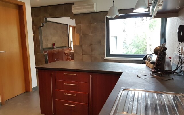 Aroeira Paradise Villa by Host-Point