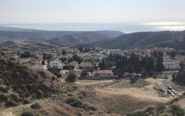 Inviting 2-bed Apartment in Pissouri- Ti Thea