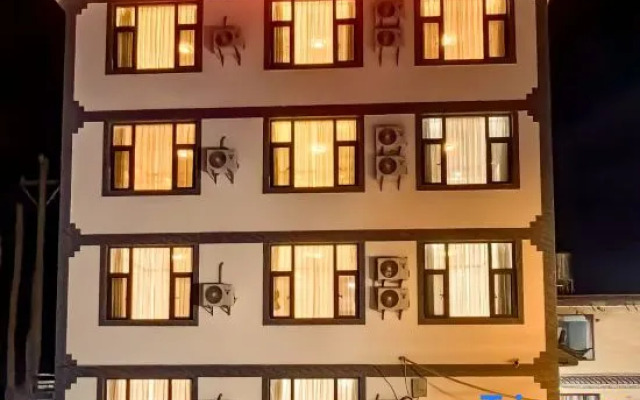 Lijiang Fengyun Hotel