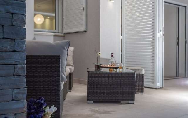 Luxury Villa White Rose with the Pool