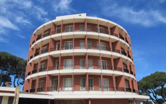 Douma Hotel